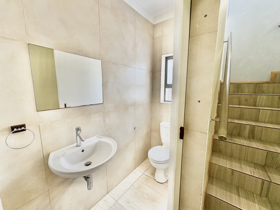 4 Bedroom Property for Sale in Pearl Bay Western Cape